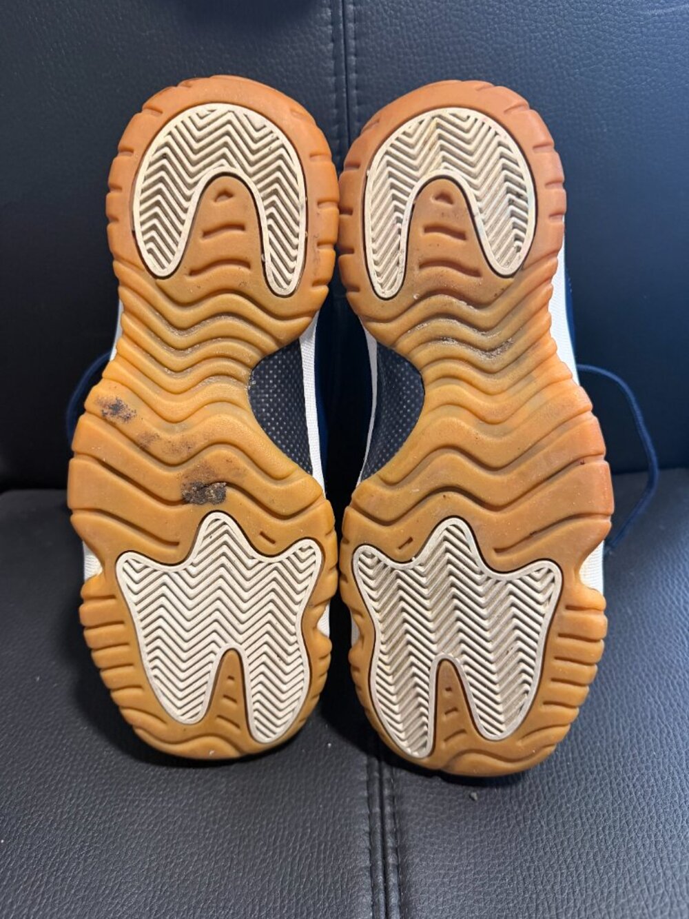 Jordan 11 Retro Low Navy/Gum sz Y7 - Picture 5 of 5